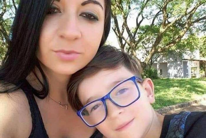 Polícia investiga se mãe recebeu ajuda para esconder corpo de filho de 11 anos