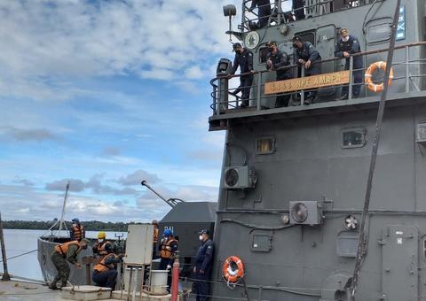 CMA envia navio para impedir tráfego fluvial de pessoas para garimpo ilegal no Amazonas