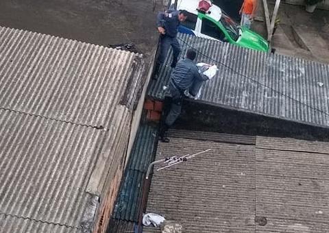 Em Manaus, família de jovem que abandonou bebê no telhado não sabia da gravidez