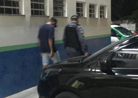 Amordaçado, jovem escapa da morte no Tribunal do Crime ao ser salvo pela polícia em Manaus