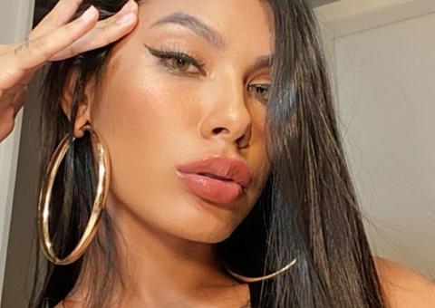 Pocah exibe bumbum mergulhado na água e enlouquece seguidores: 'gostosa demais'