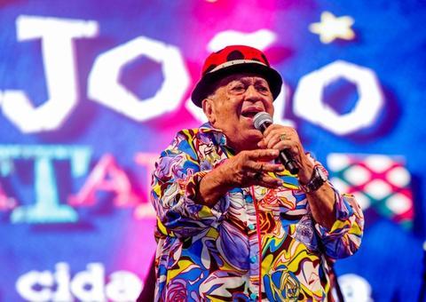 Cantor Genival Lacerda sofre AVC e é internado em hospital de Recife