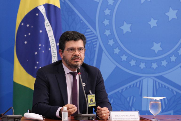 Sem vacina, 'imunidade de rebanho' não é melhor estratégia, diz secretário do Ministério da Saúde