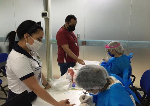 Colaboradores da Sedecti fazem testes para coronavírus em Manaus