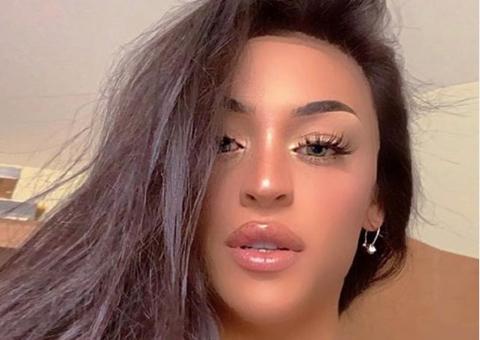 Pabllo Vittar choca internautas ao posar arreganhada de fio dental