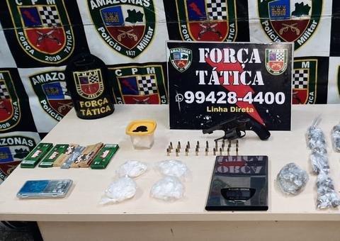 Homem é preso com revólver e drogas em beco de Manaus 