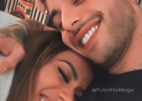 Anitta rebola de biquíni em vídeo do namorado, Gui Araújo: ‘feliz da vida’