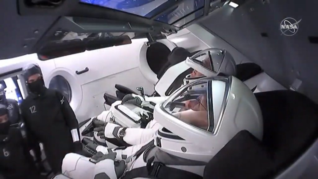 SpaceX e NASA enviam astronautas ao espaço a bordo de foguete; acompanhe lançamento