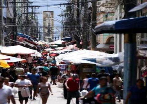 Grupo de risco fica de fora da reabertura do comércio em Manaus