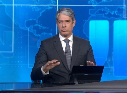 Durante Jornal Nacional, William Bonner ironiza blogueiro terraplanista investigado pela Polícia Federal