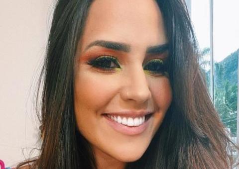 Cantora Perlla destaca bumbum ao usar look coladinho: 'delícia'