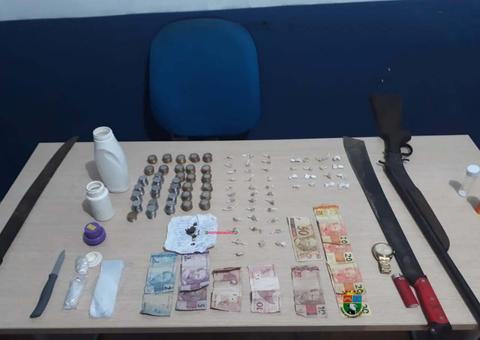 Dupla é presa após atacar policiais com pedradas e golpe de terçado no Amazonas 