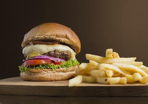 Aprenda a fazer hambúrguer artesanal em casa