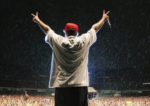 Caio Castro organiza Live em homenagem aos 50 anos de Chorão