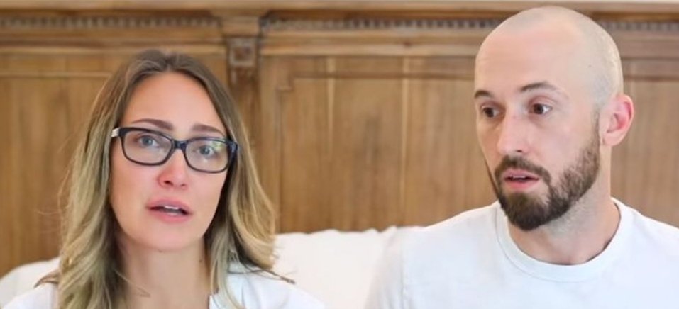 Youtuber é criticada após revelar que devolveu filho autista para adoção 