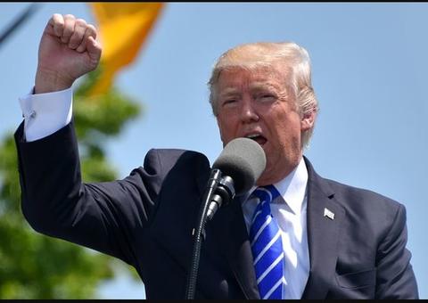 Trump assina decreto para alterar proteção a redes sociais após Twitter pedir checagem de postagens