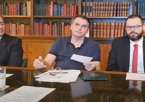 ‘Acho que a PF mata vírus’, dispara Bolsonaro ‘cutucando’ Witzel durante live 