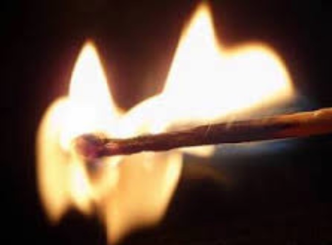 No Amazonas, homem joga acetona e ateia fogo em esposa durante discussão 