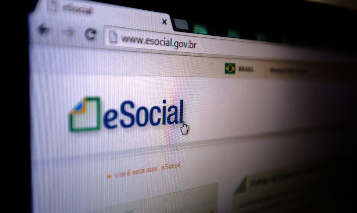 Prazo para apresentação de documentos no eSocial termina este mês