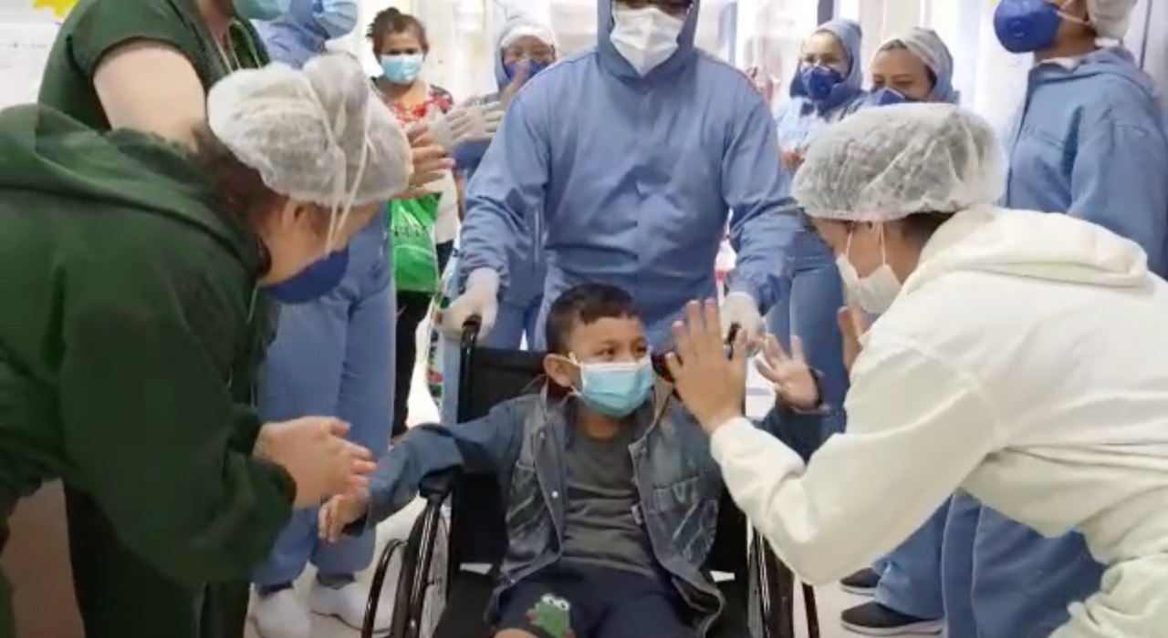 Cerca de 15 pacientes com covid-19 recebem alta do hospital Delphina Aziz em um dia 