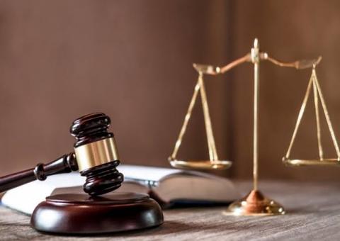 Juiz que mandou vítima de estupro 'fechar as pernas' é removido do cargo