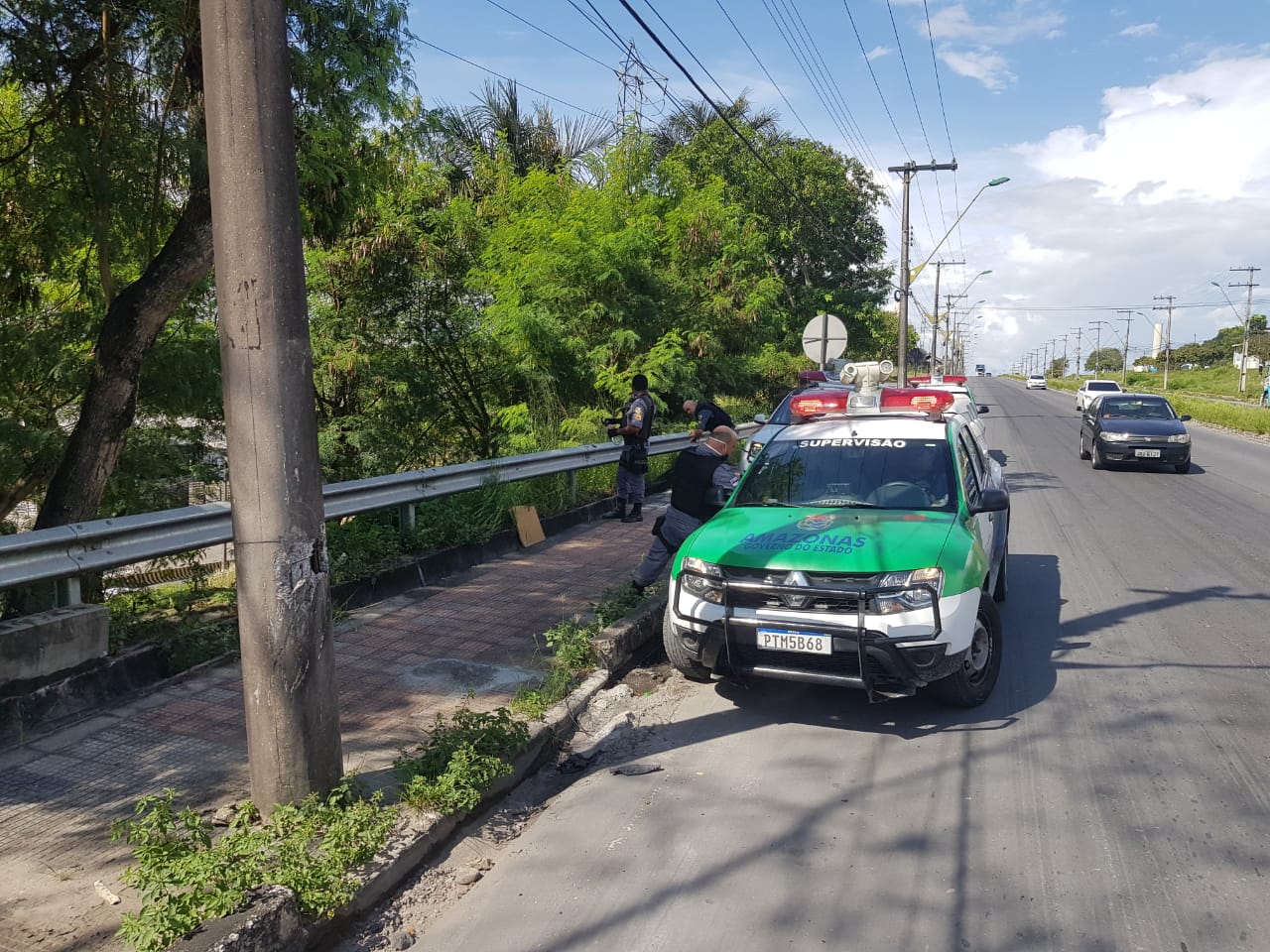 Corpo em estado de putrefação é encontrado em barranco no Distrito Industrial de Manaus 