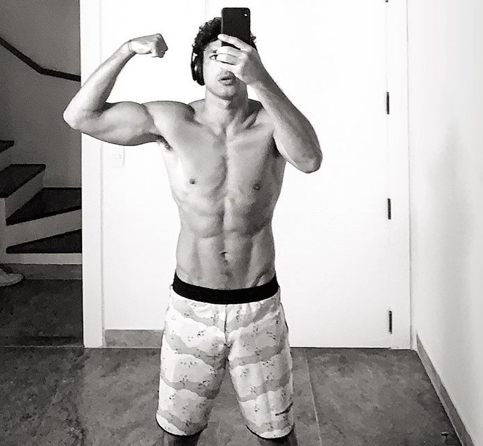 Aos 40, Cauã Reymond exibe abdômen trincado durante treino e impressiona 