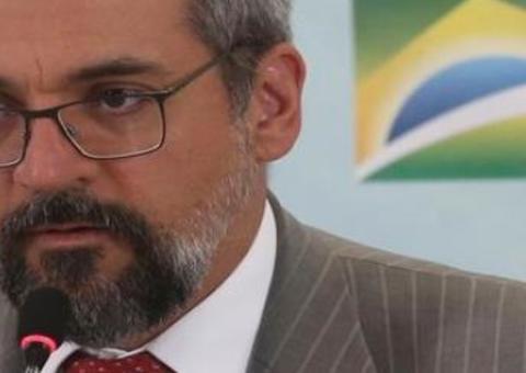 Weintraub fica calado durante depoimento à Polícia Federal para explicar ataque ao STF