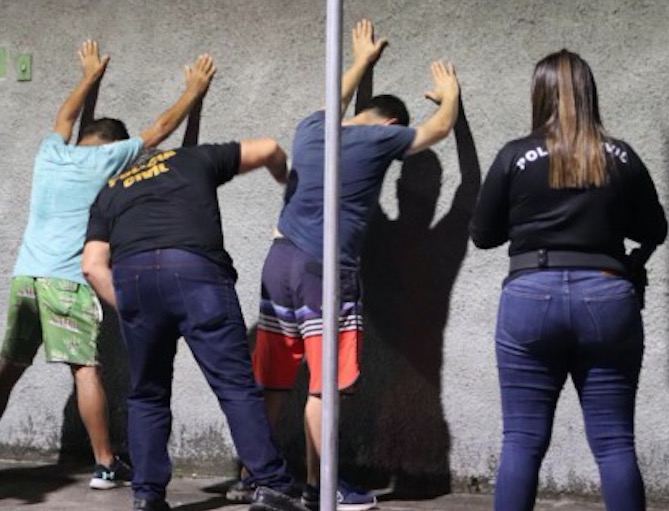 Dupla é presa suspeita de furtar cabos de empresa de telefonia em Manaus 