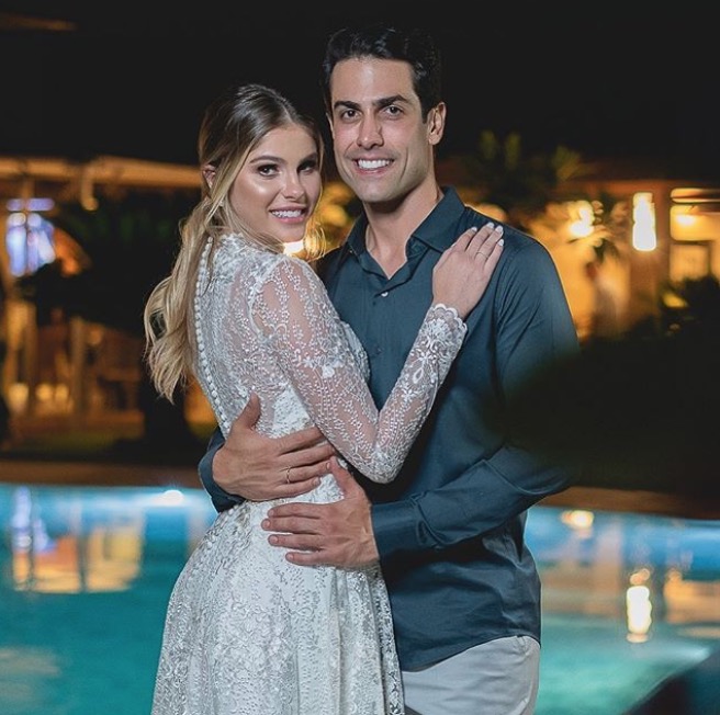 Bárbara Evans se casa com empresário em meio a pandemia e transmite cerimônia em live