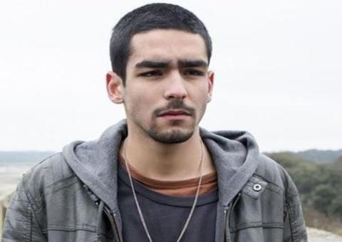 Ator de 'Elite', Omar Ayuso oficializa namoro nas redes sociais