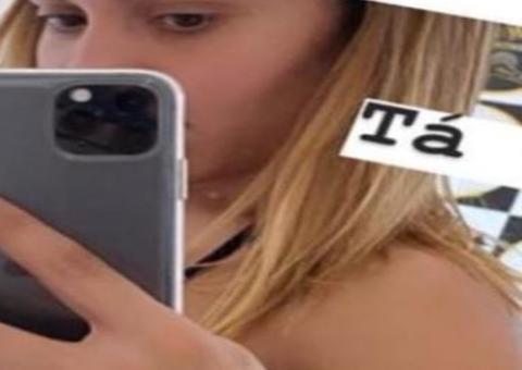 Seminua, Mulher Melão atiça marmanjos e responde perguntas indiscretas: 'você ***** bem?'