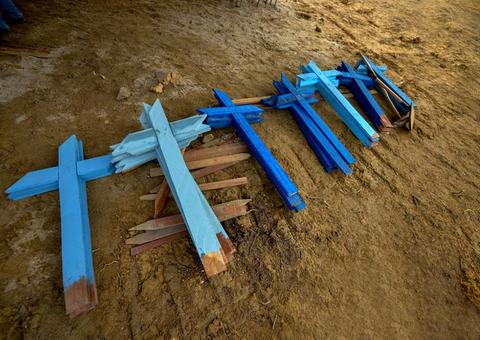 Manaus registra mais de 30 enterros no sábado com três mortes por Covid-19 