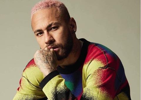 Neymar posta foto com look inusitado e fãs reagem: 'olha o Power Rangers'