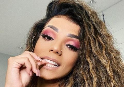 Esposa de Ludmilla esquenta clima na web ao posar de biquíni de oncinha: 'vitamina D'