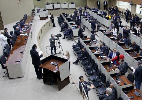 Vereadores de Manaus decidem sobre suspensão do recesso nesta segunda 