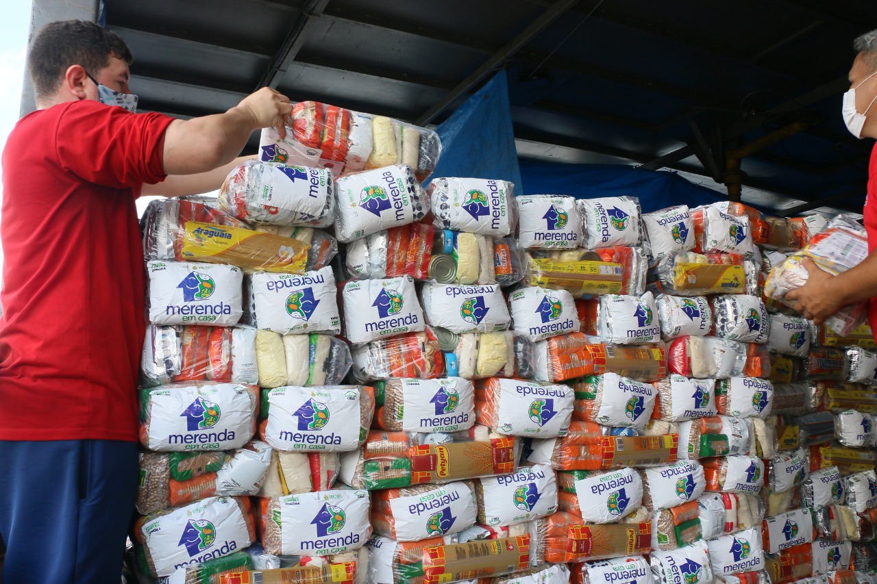 Kits do ‘Merenda em Casa’ são entregues para estudantes de Anamã e Caapiranga