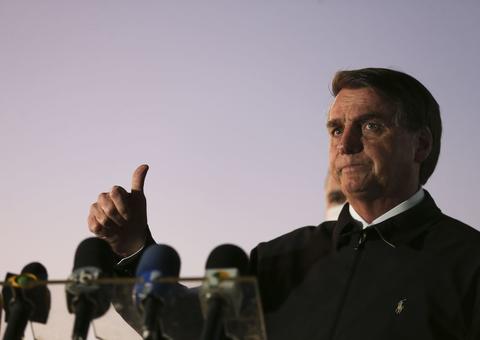 Bolsonaro pede que apoiadores não saiam às ruas no próximo domingo