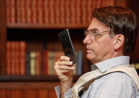 STF arquiva pedido de apreensão de celulares de Jair e Carlos Bolsonaro