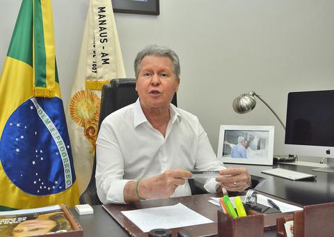 Prefeito anuncia pagamento do 13º salário para servidores de outras categorias em Manaus 