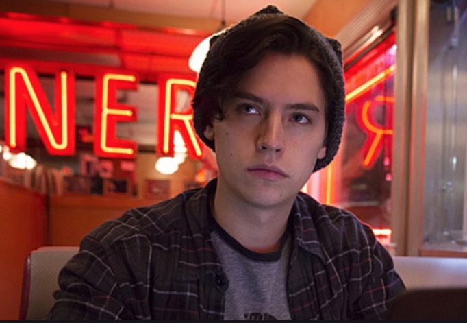 Ator de Riverdale, Cole Sprouse é preso durante manifestação nos EUA