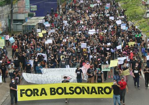 Manifestantes pedem ‘fora Bolsonaro’ em ato pró-democracia em Manaus