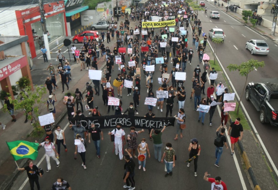 Manifestação contra Bolsonaro em Manaus ganha repercussão nas redes sociais: ‘AmazonasAntifacista’