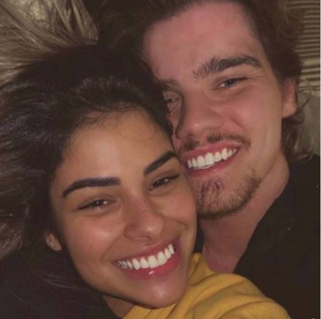 Munik Nunes faz teste para Covid-19 após namorado ficar doente; namoro começou na pandemia 