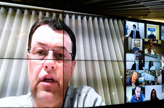 Senado aprova suspensão de reajuste de remédios e de planos de saúde