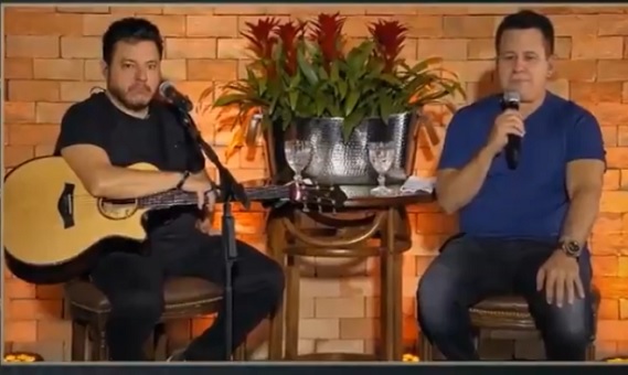 Marrone desmente Bruno ao vivo sobre participação de Bolsonaro em live e causa na web