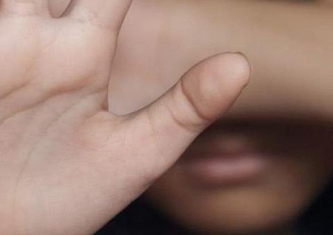 Mãe é suspeita de forçar filha de 6 anos a ser estuprada por padrasto