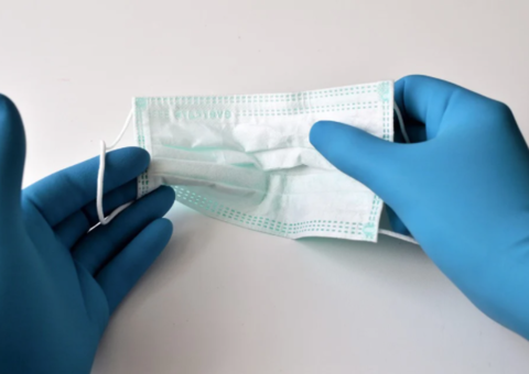 Mulher volta a testar positivo para Covid-19 e hipótese de reinfecção é levantada