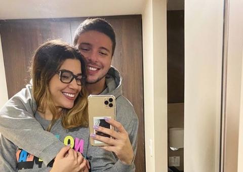 Vivian Amorim muda status do relacionamento e ganha declaração do namorado 