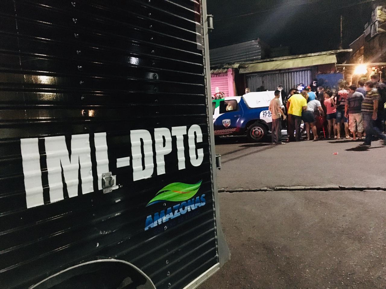 Homem tenta correr mas é assassinado a sangue frio em rua de Manaus